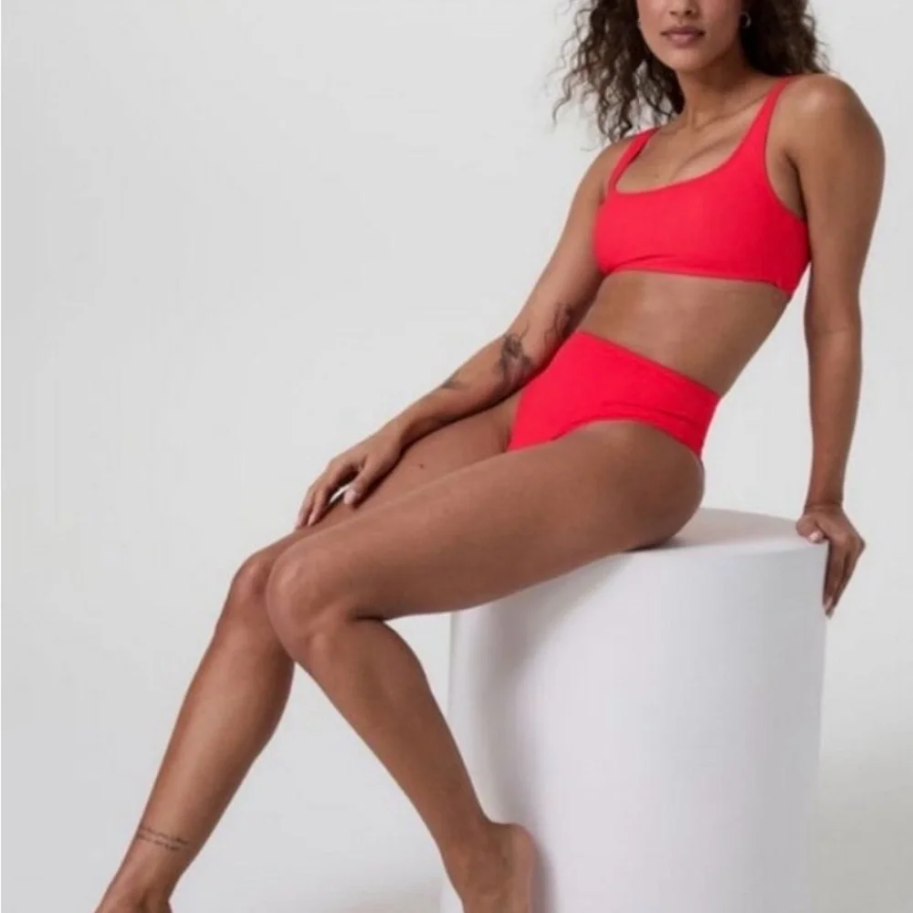 NWT Vuori Encinitas Bikini Top- Bright Red - Picture 6 of 6